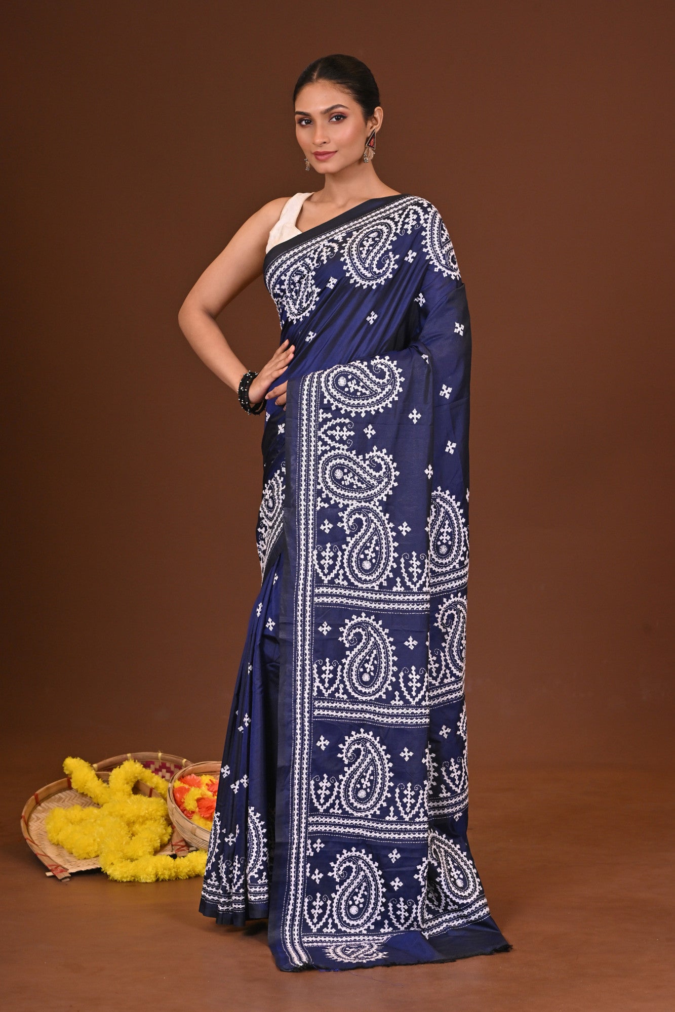 AMRITA BLENDED SILK KANTHA SAREE Thumbnail