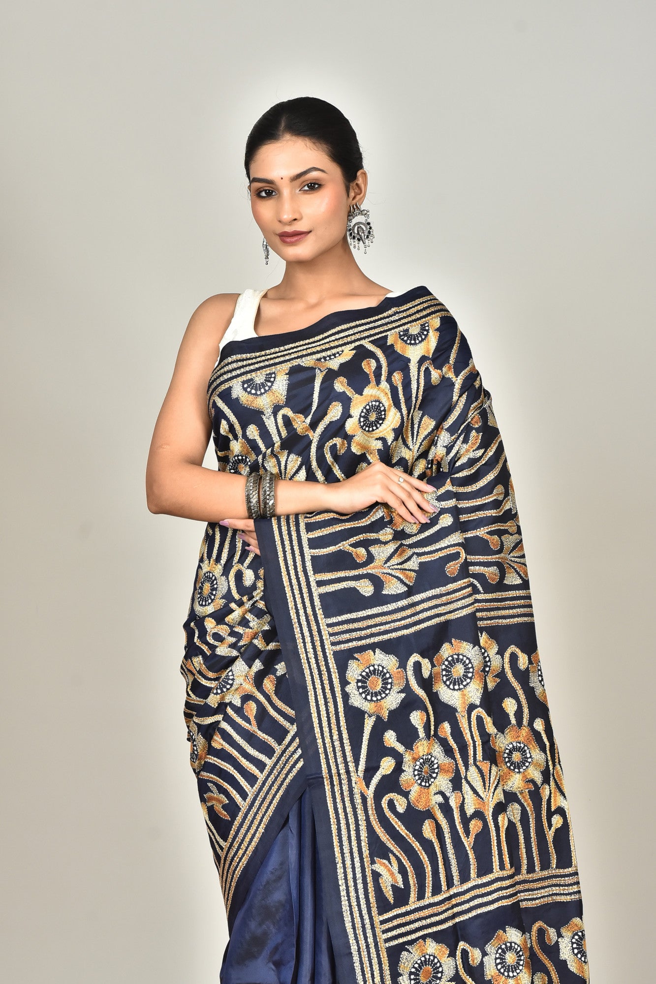 BANGALORE SILK KANTHA SAREE Thumbnail