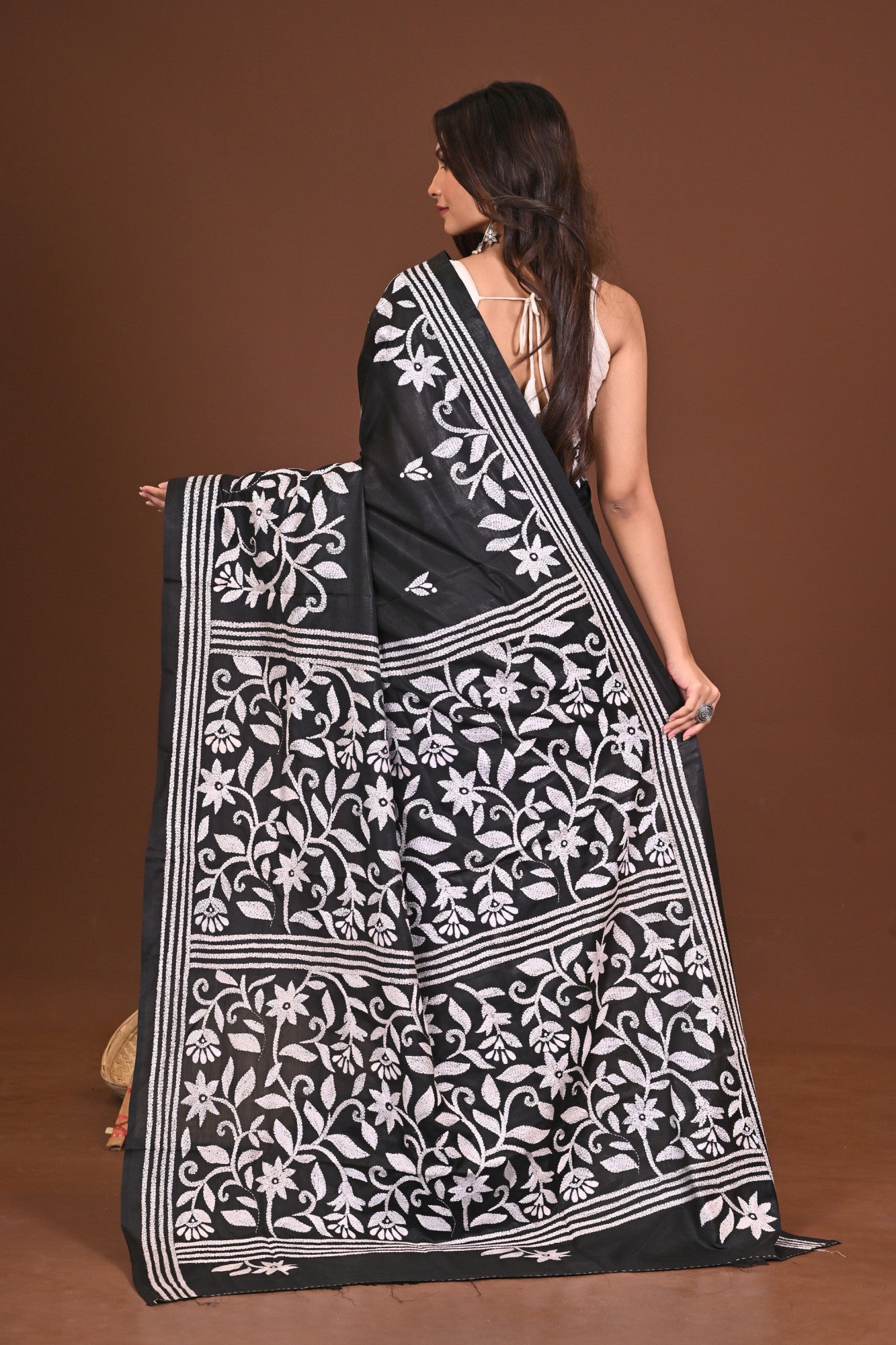 BHAAVYA BLENDED SILK KANTHA SAREE Thumbnail