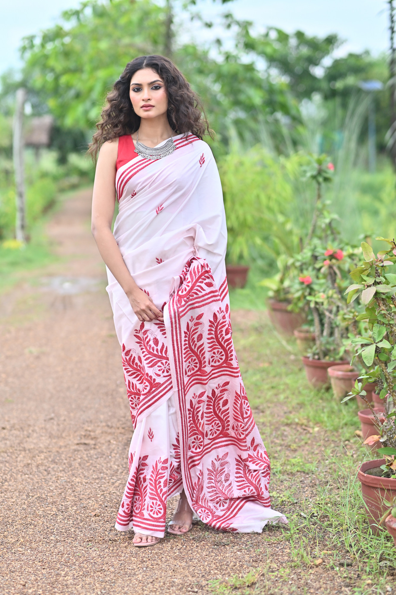 BHAIRAVI Blended Silk Kantha Stitch Saree White Thumbnail