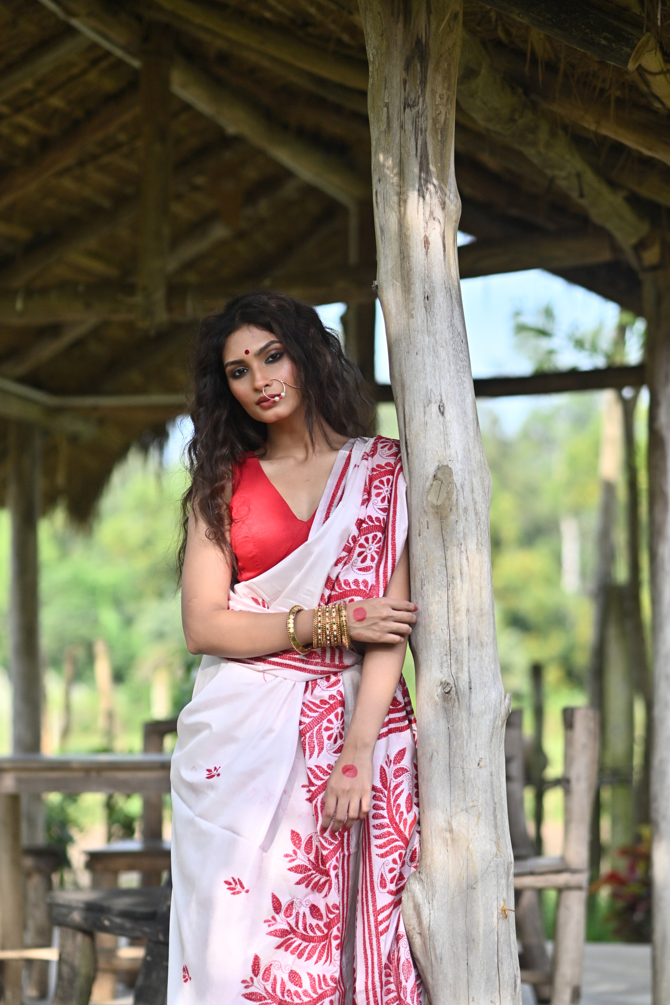 BHAIRAVI Blended Silk Kantha Stitch Saree White Thumbnail