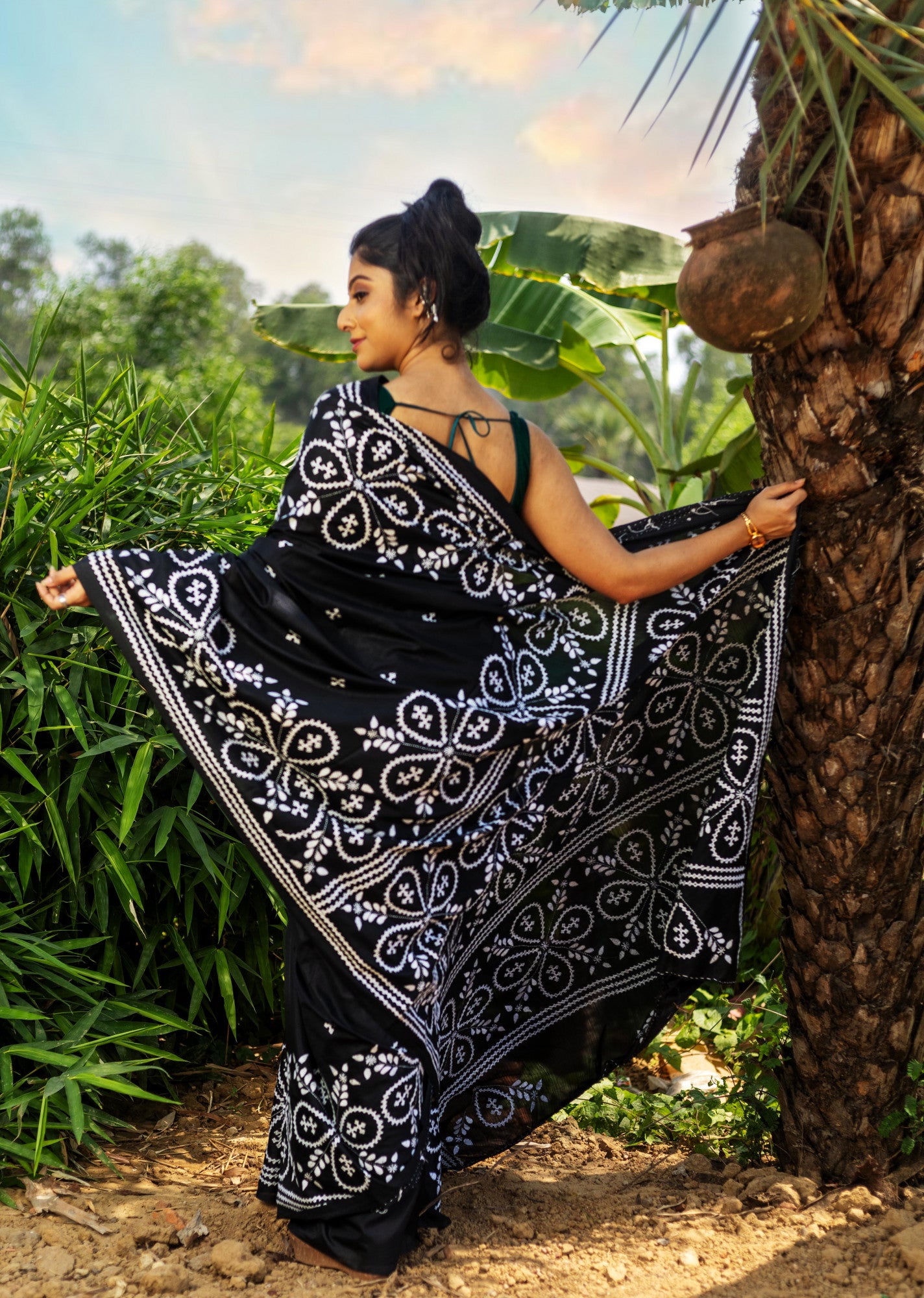 Blended Silk Gujrati Stitch Kantha Saree Black Thumbnail