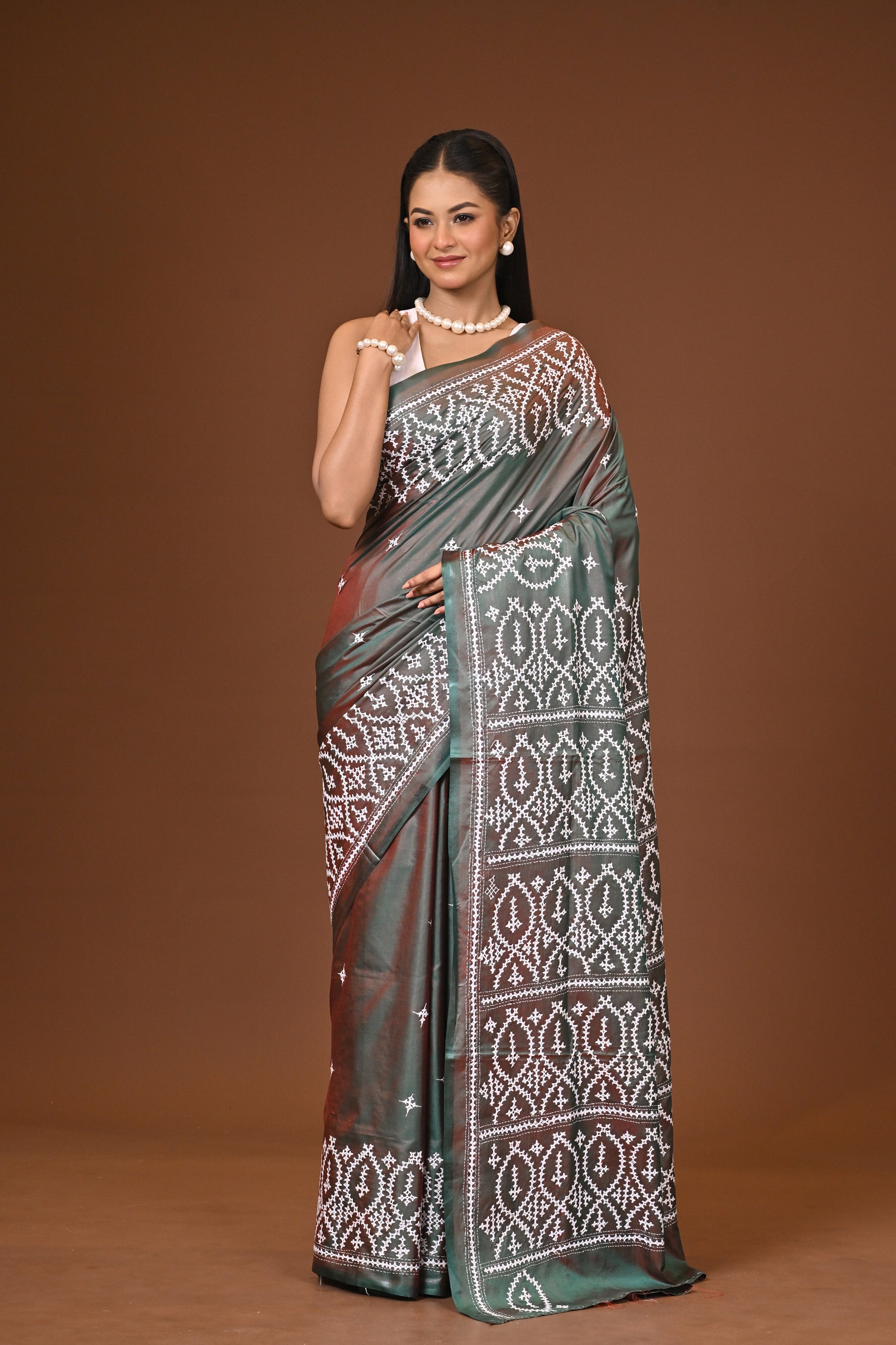Blended Silk Kantha Stitch Saree Velvet Green Thumbnail