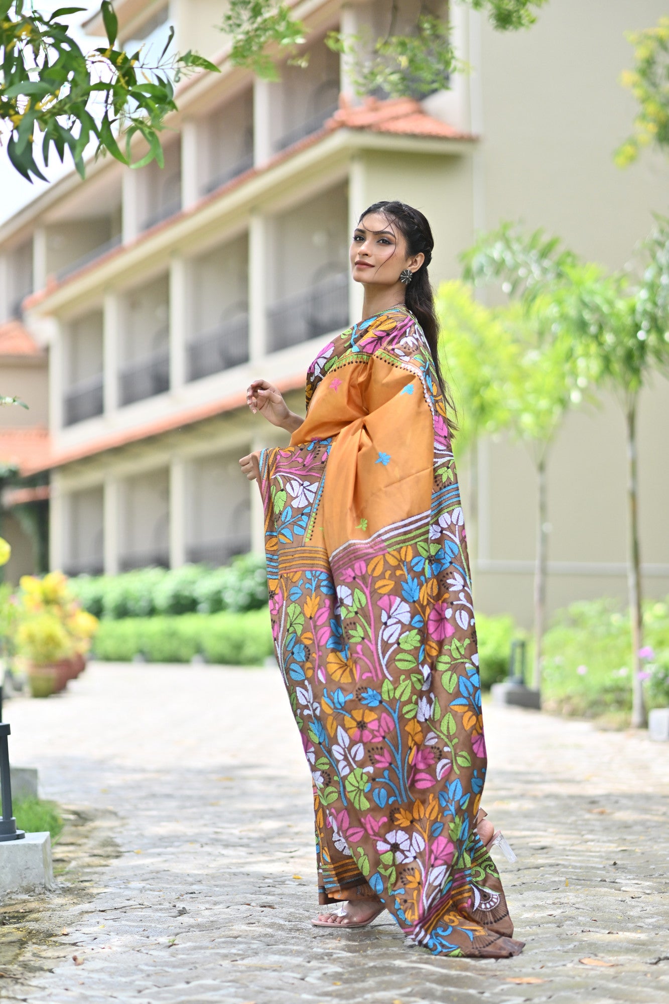 CHANDRAVATI BLENDED SILK KANTHA SAREE Thumbnail