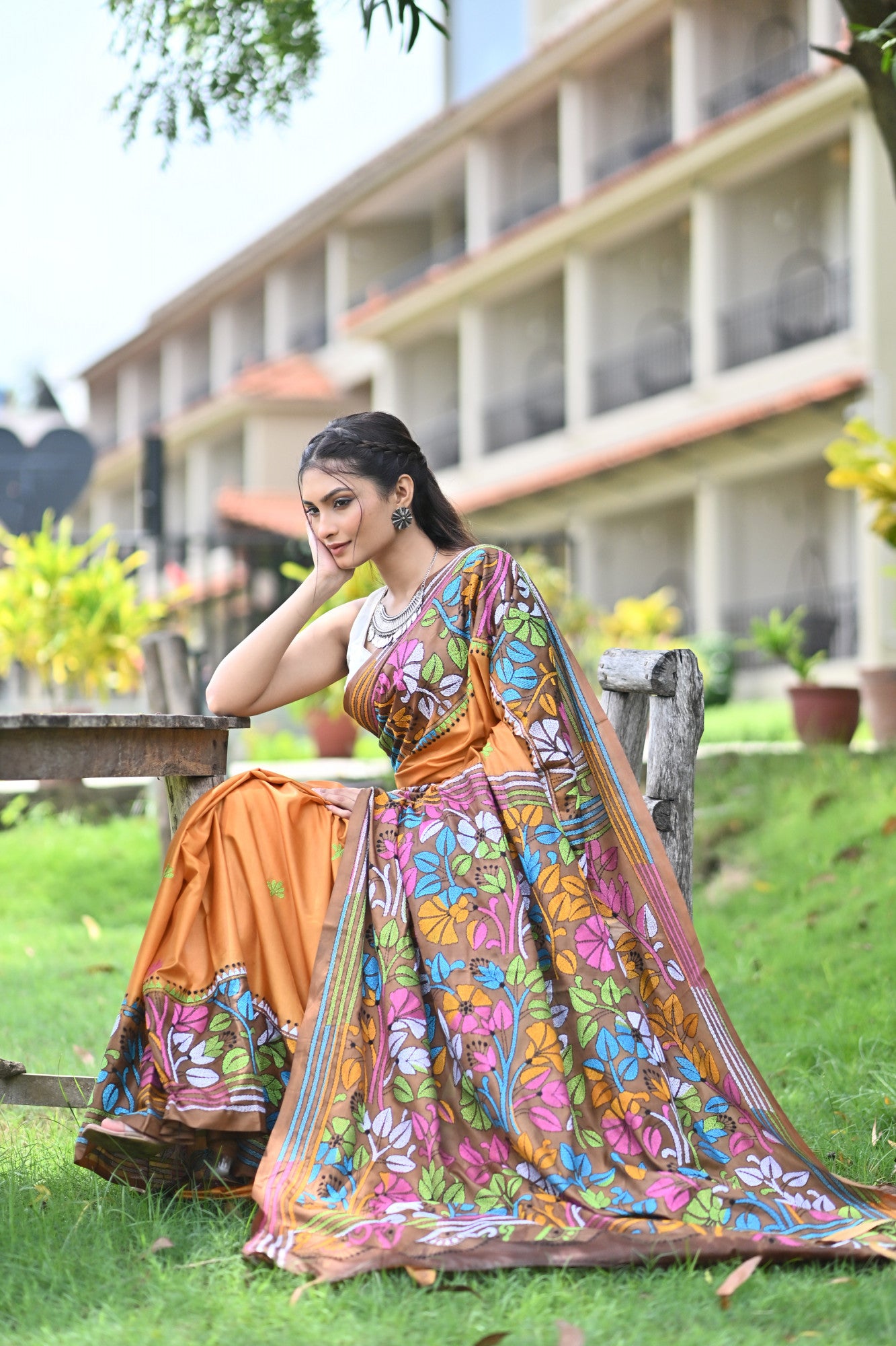 CHANDRAVATI BLENDED SILK KANTHA SAREE Thumbnail