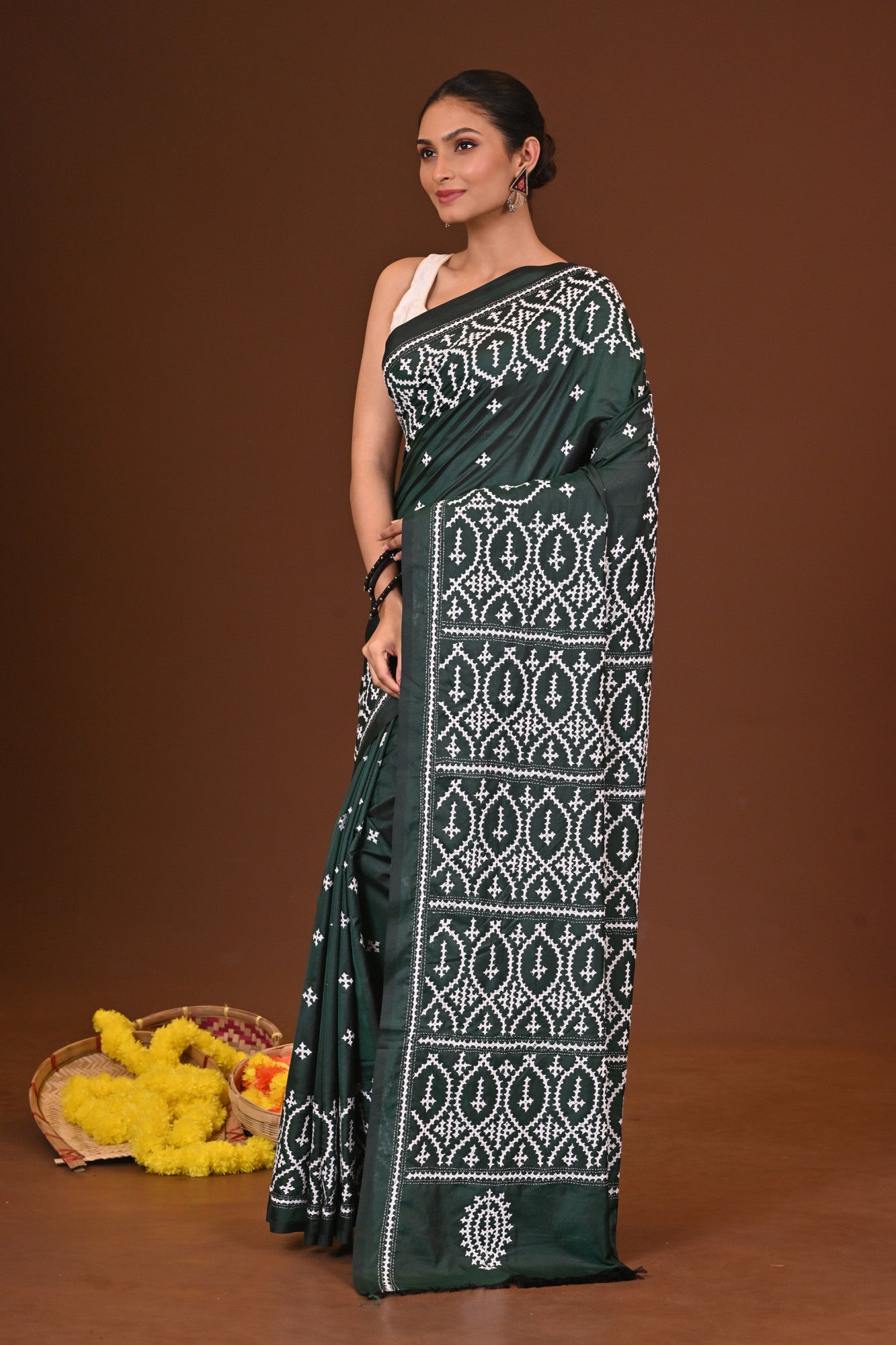 MEGHDURGA BLENDED SILK KANTHA SAREE Thumbnail