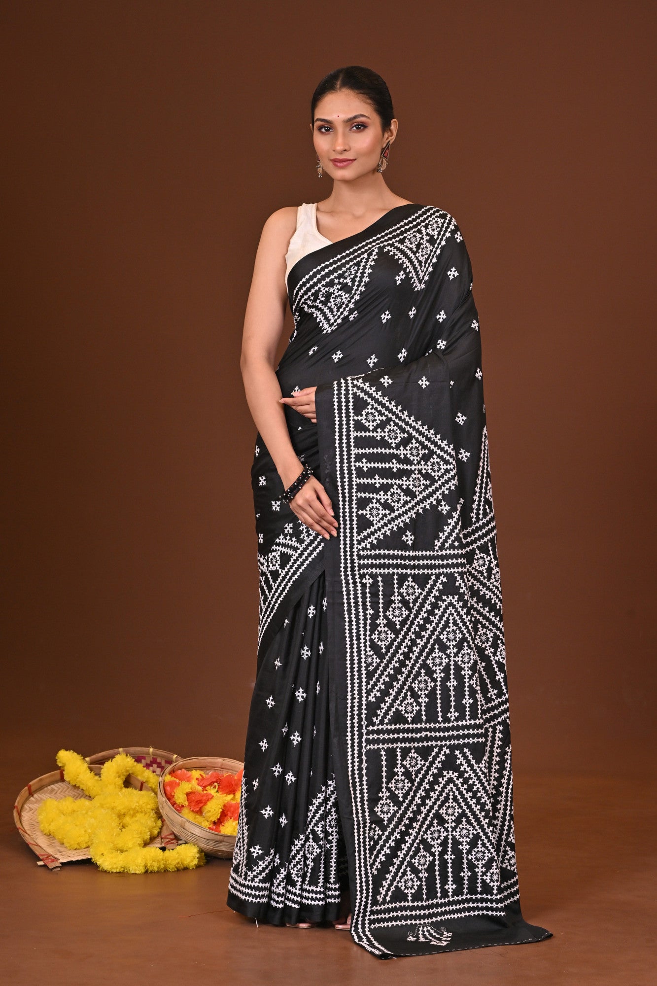 MOHINIMALA BLENDED SILK KANTHA SAREE Thumbnail