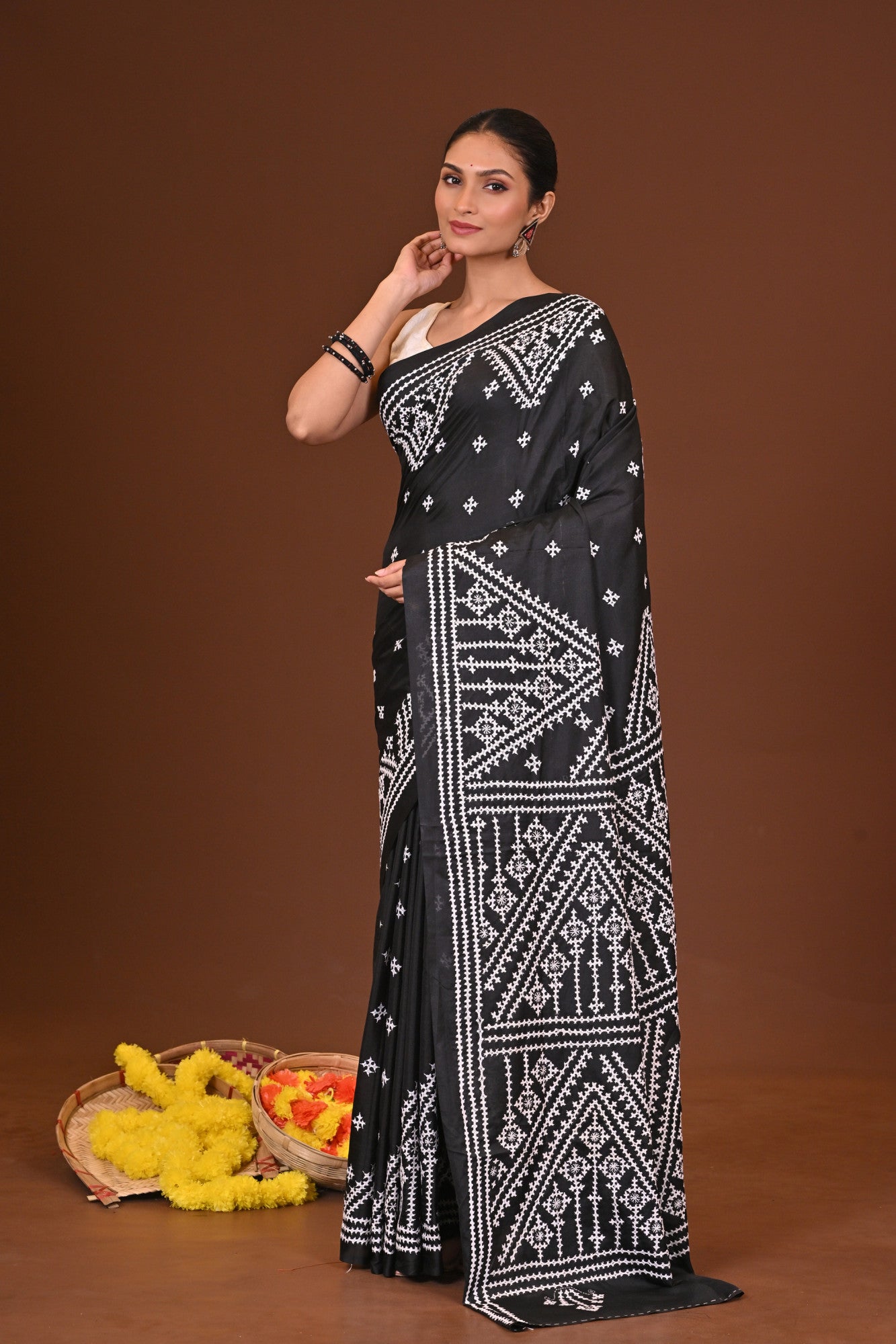 MOHINIMALA BLENDED SILK KANTHA SAREE Thumbnail