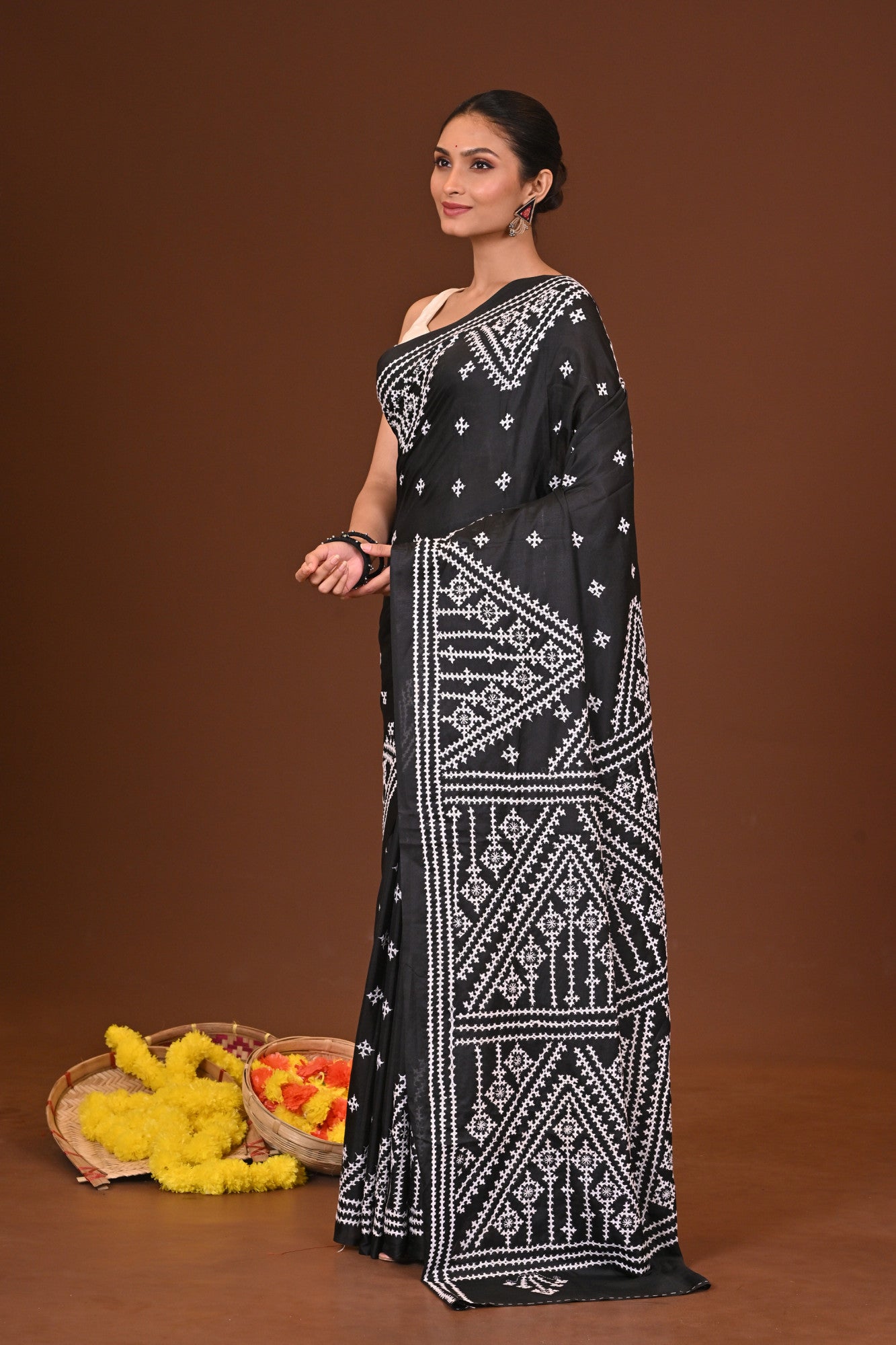 MOHINIMALA BLENDED SILK KANTHA SAREE Thumbnail