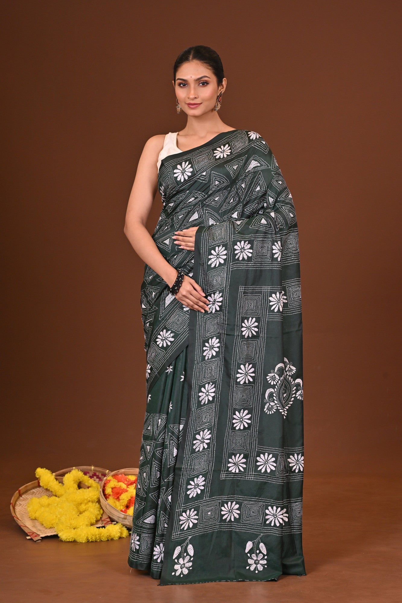 MRINALIKA BLENDED SILK KANTHA SAREE Thumbnail