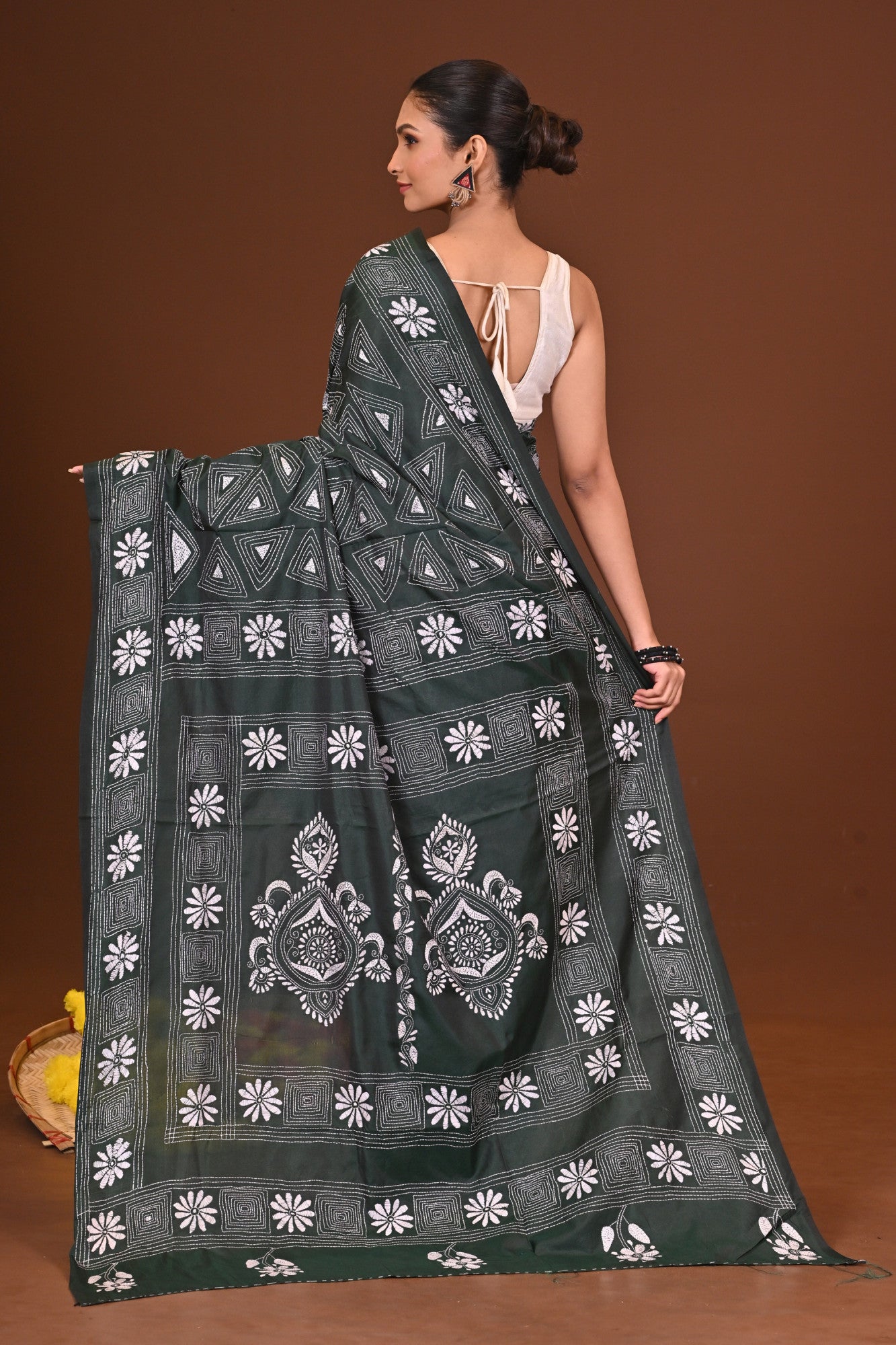MRINALIKA BLENDED SILK KANTHA SAREE Thumbnail