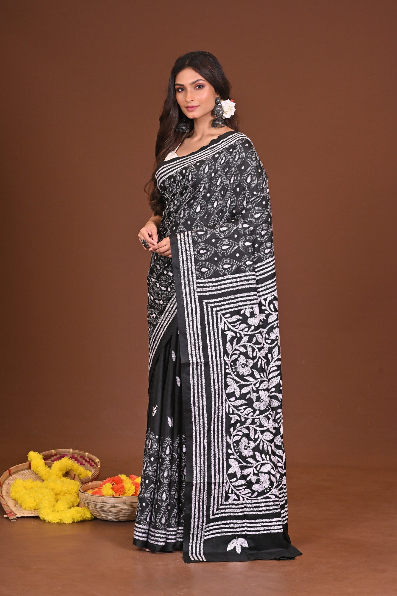 RAATKANYA BLENDED SILK KANTHA SAREE Thumbnail