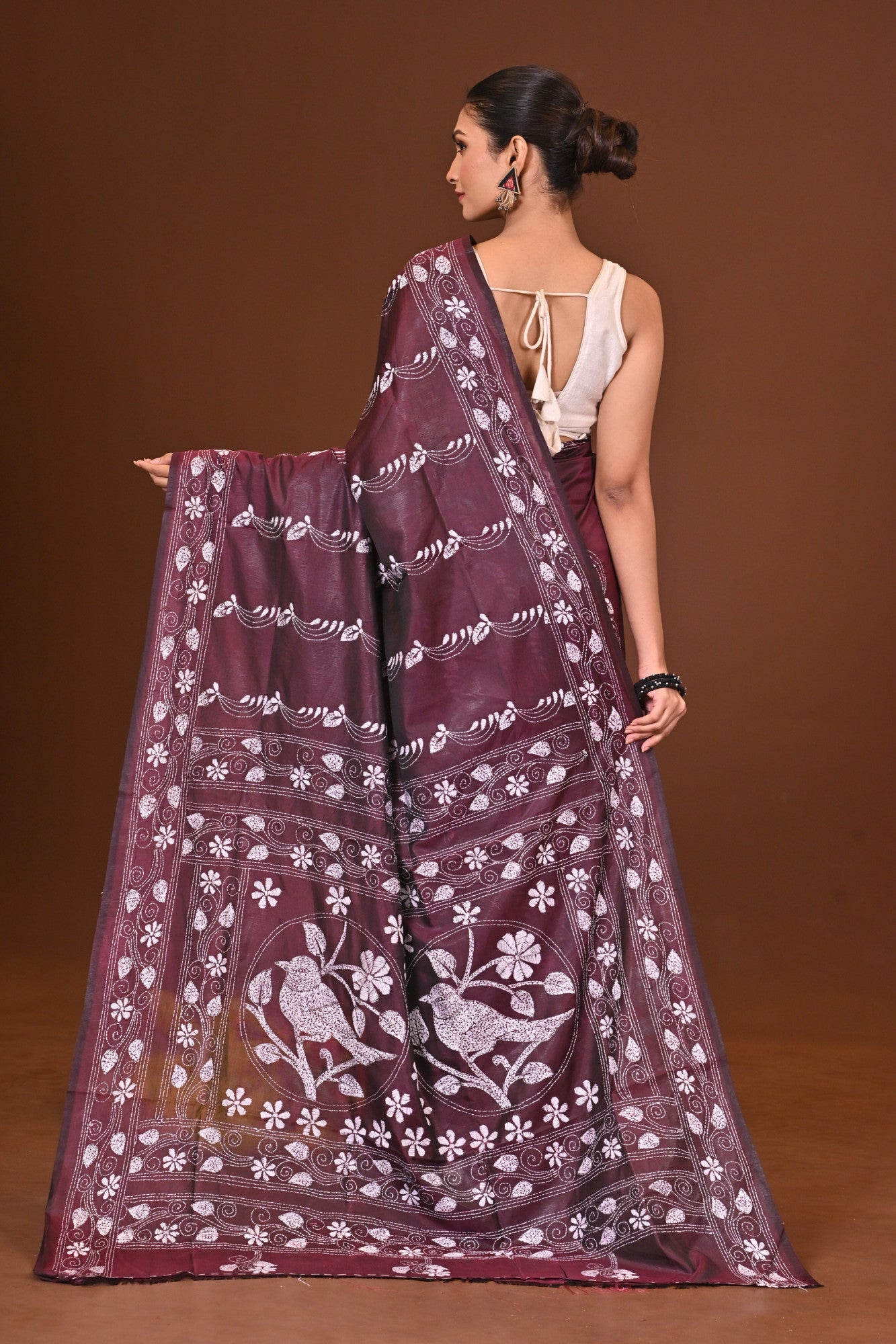 RAJNANDINI BLENDED SILK KANTHA SAREE Thumbnail