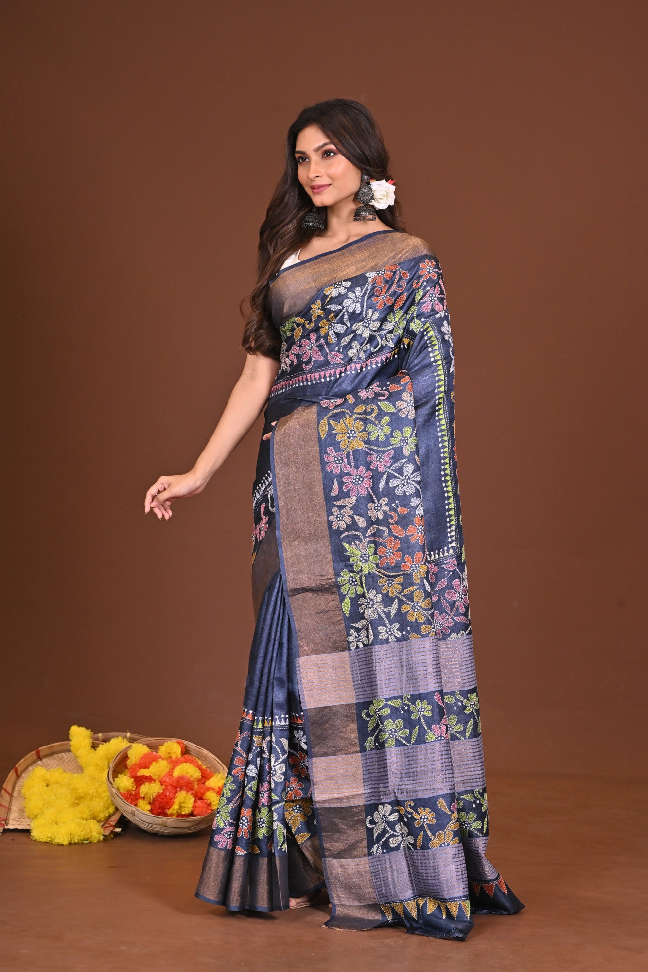 RATRINEELKOTHA JARI TUSSAR DIY KANTHA SAREE Thumbnail