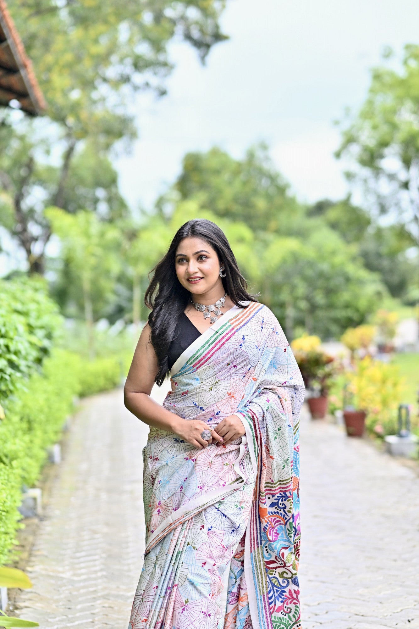 SHUMBHANASHINI  BLENDED SILK KANTHA SAREE Thumbnail