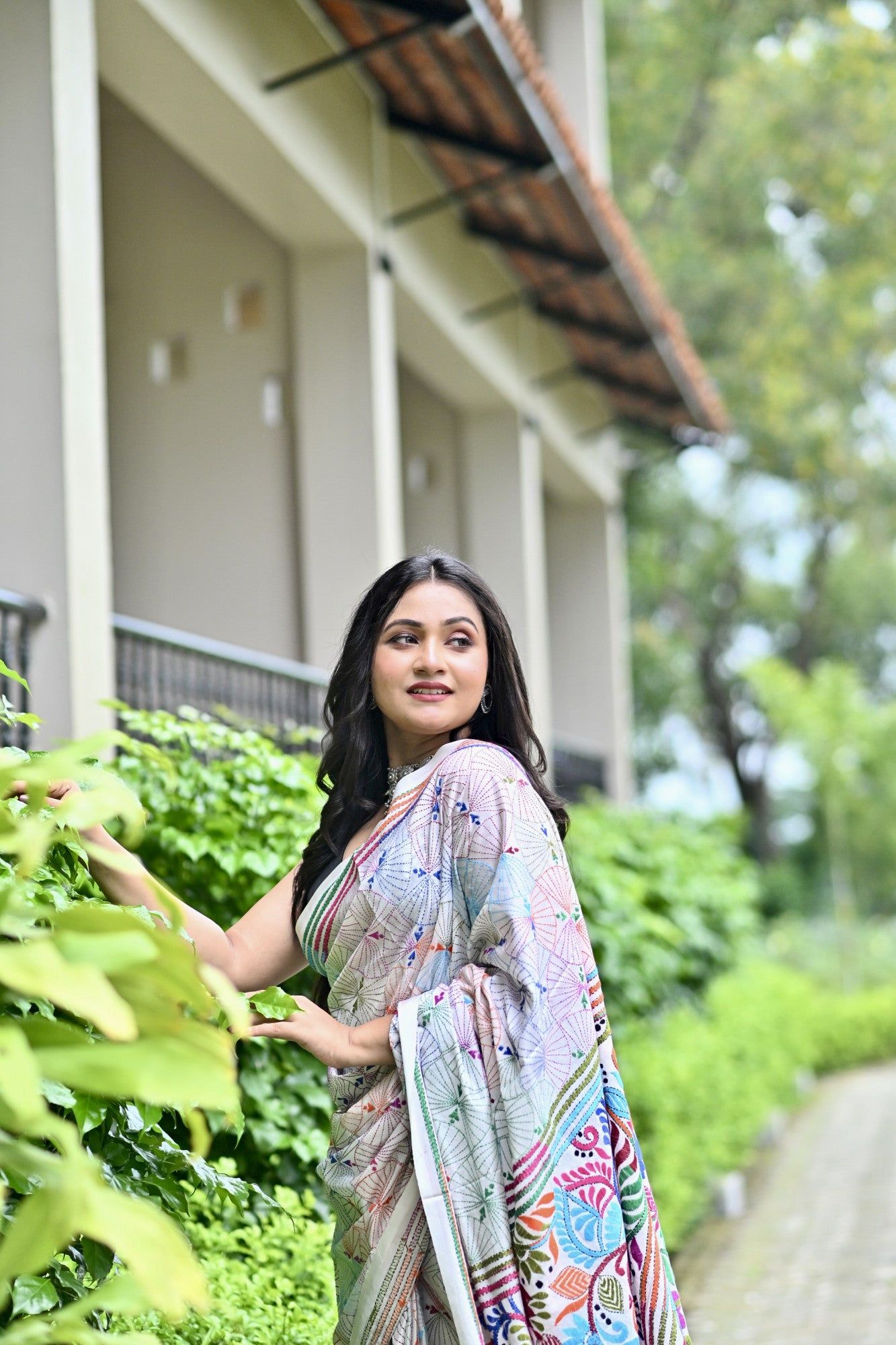 SHUMBHANASHINI  BLENDED SILK KANTHA SAREE Thumbnail