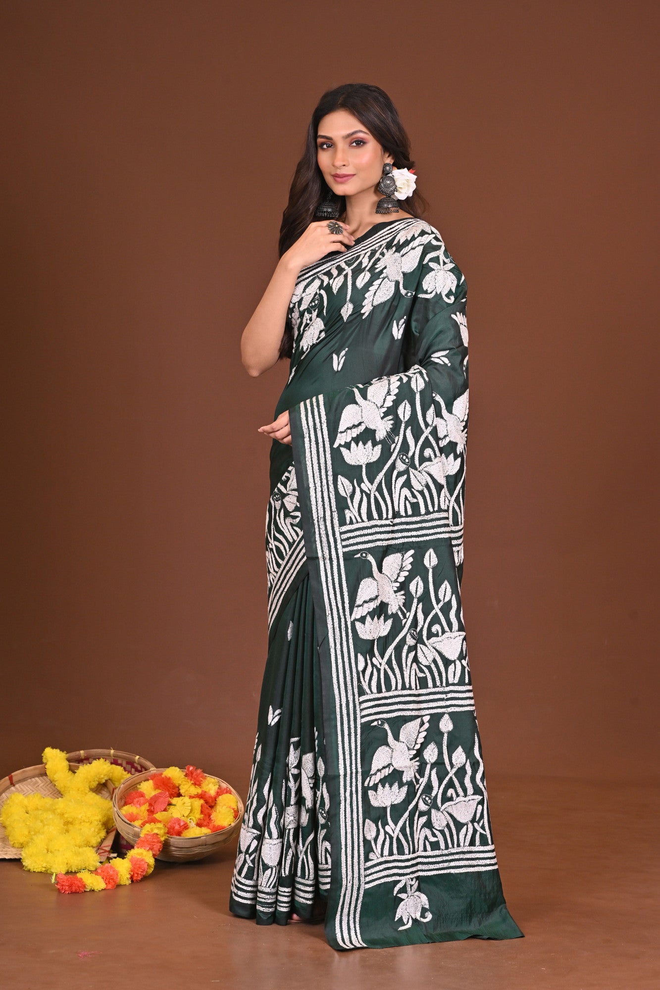 SUNDARSHARONI BLENDED SILK KANTHA SAREE Thumbnail