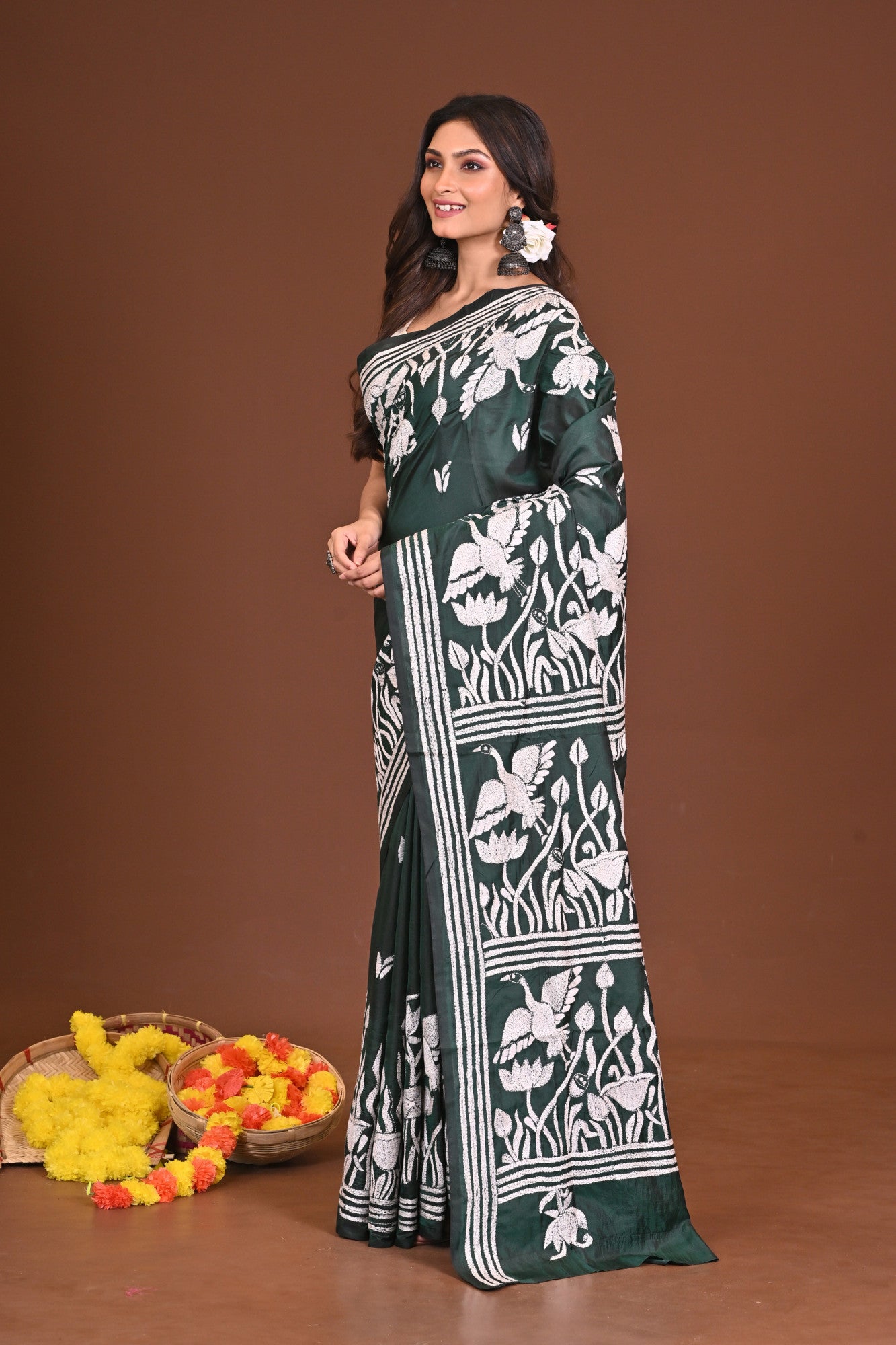 SUNDARSHARONI BLENDED SILK KANTHA SAREE Thumbnail