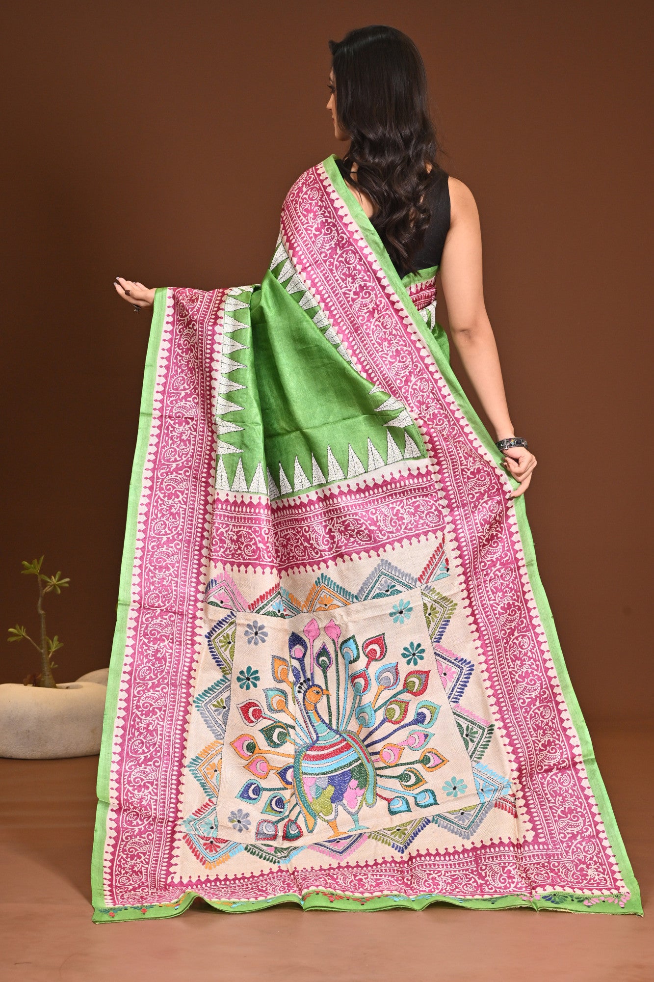 TOSSOR DAI BLOCK KANTHA SAREE Thumbnail