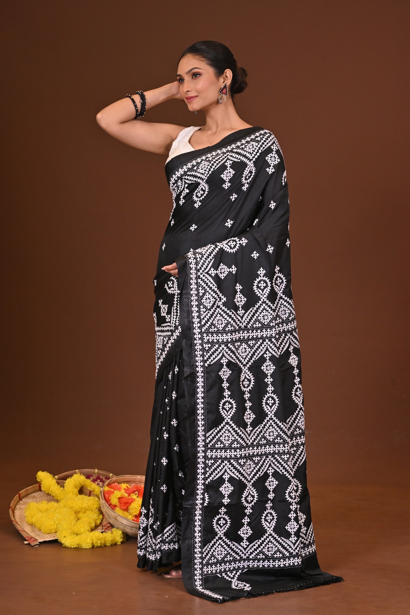 TRINAYANI BLENDED SILK KANTHA SAREE Thumbnail