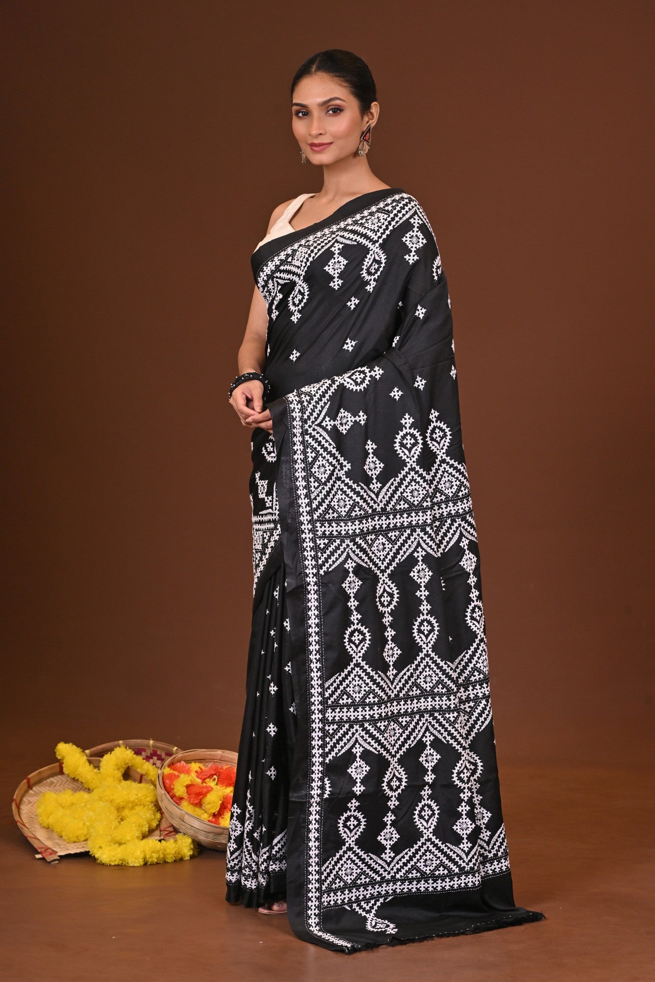 TRINAYANI BLENDED SILK KANTHA SAREE Thumbnail