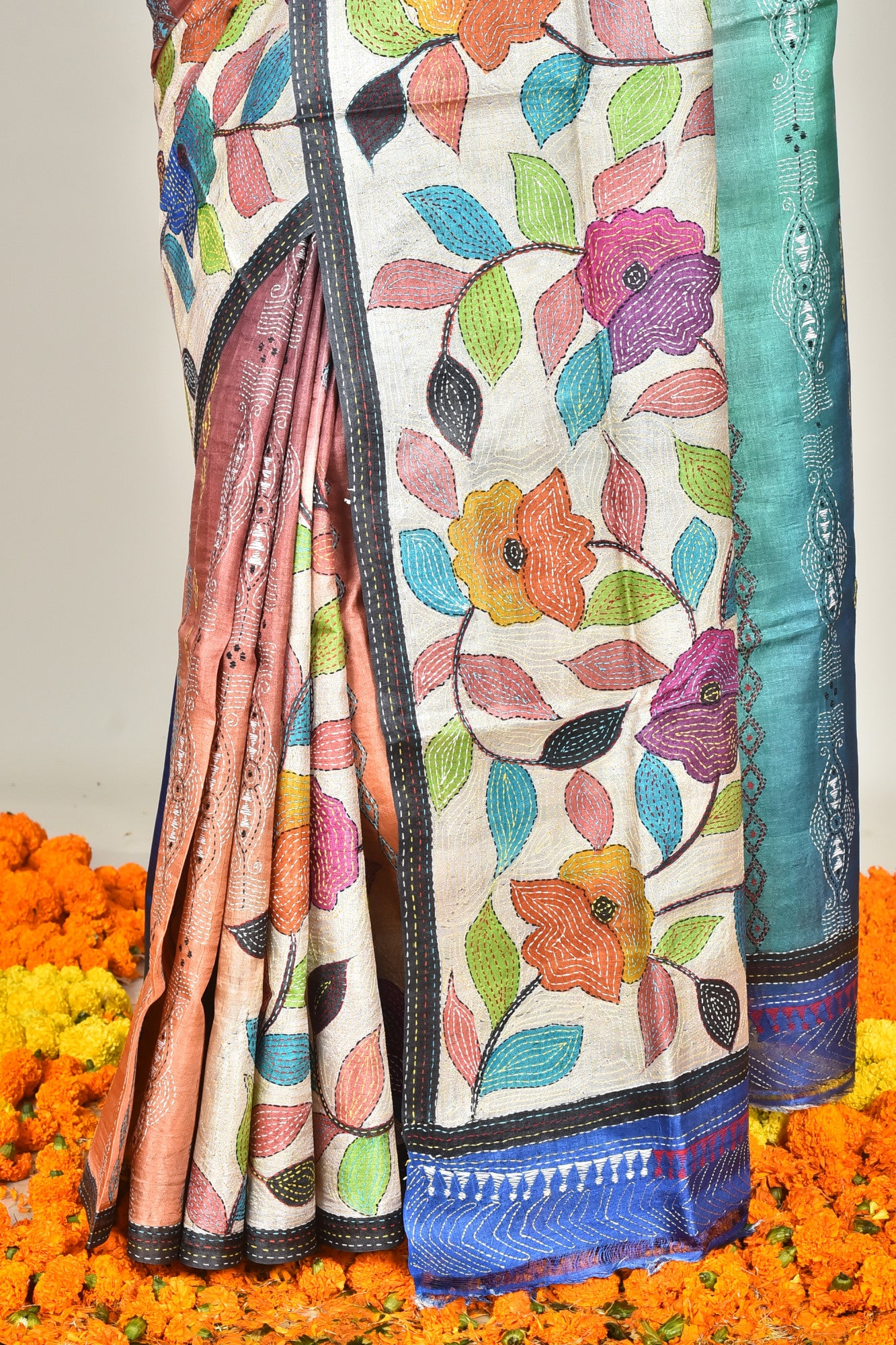 TUSSAR HANDPRINT SAREE Thumbnail